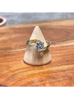 💍 Gold Tone Split Shank Solitaire CZ Ring Untested Elegant Bridal Style Sz 6.5